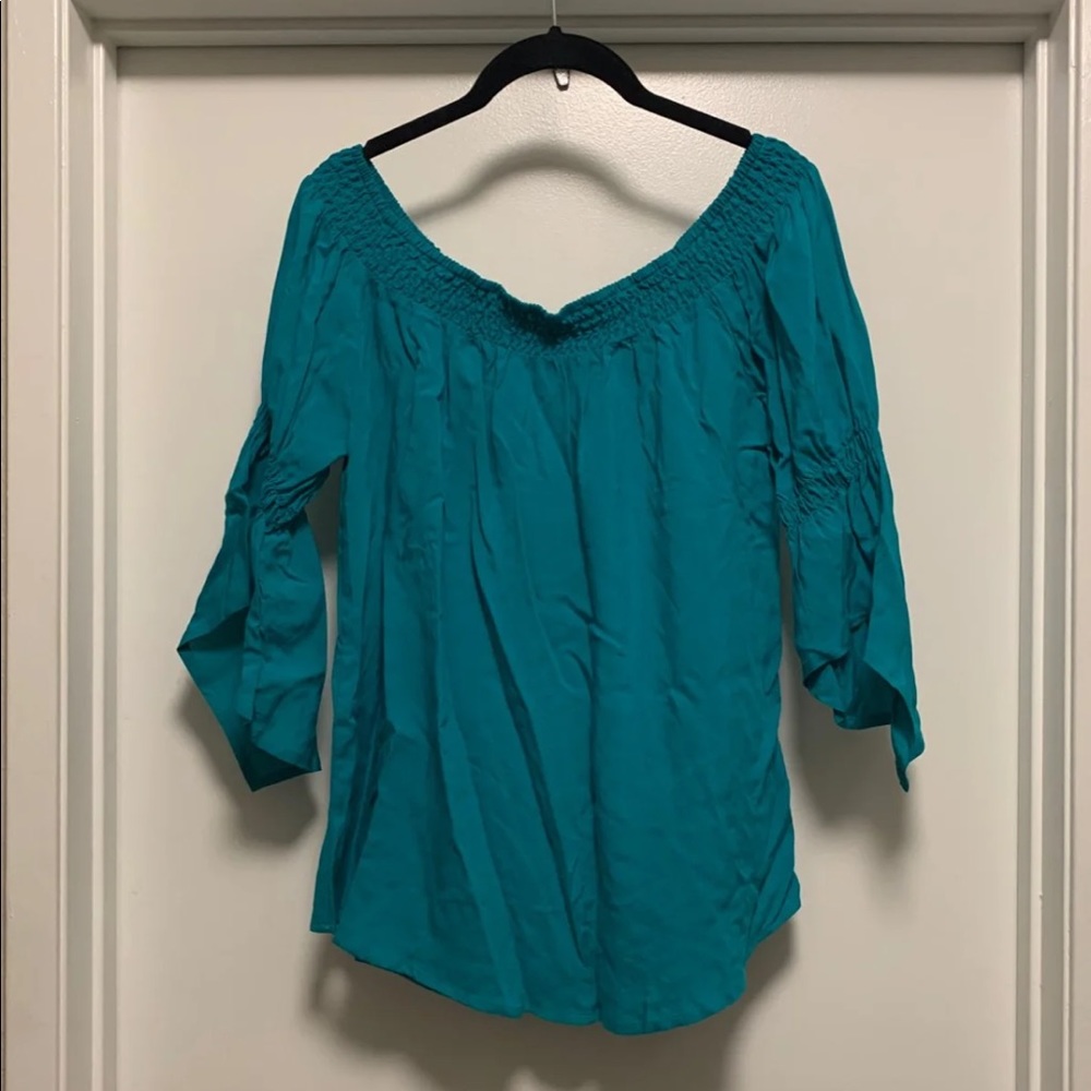 🌺🌺Boho off shoulder top